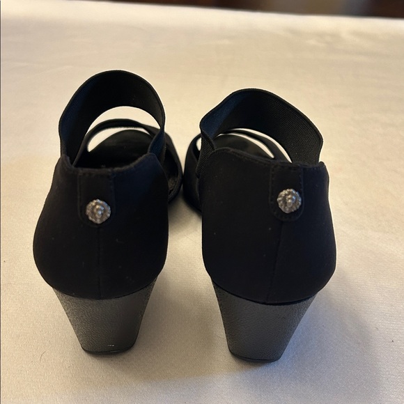 Anne Klein Black Peep-Toe Wedges iflex technology
Size 9.5M - Picture 5 of 8